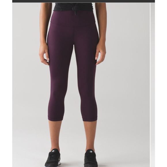 Women's Lululemon Align Crop Capris Size 4 Cherry Black - Picture 8 of 9